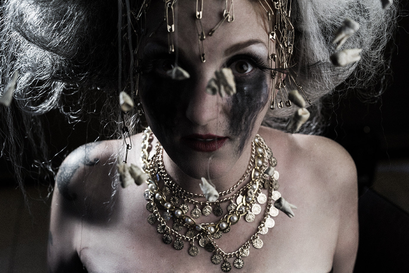 Stillbreathing / flowered and chained.